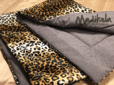 Preview: Kuscheldecke Gepard mit Softshell 100 x 135 cm Preview: Kuscheldecke Gepard mit Softshell 100 x 135 cm